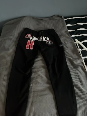 Hoodrich byxor - Oanvända hoodrich byxor. Jätte bra skick