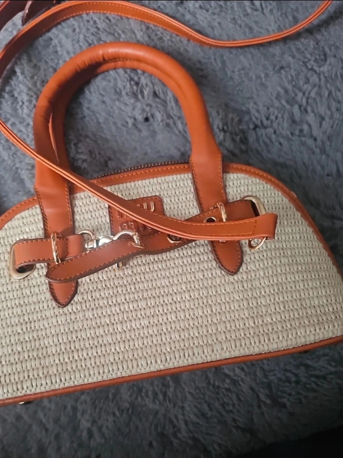 Beige och brun handväska i rotting - 1