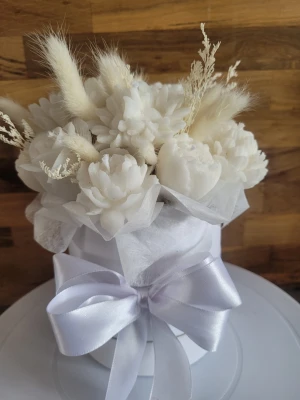 Ljusbukett vit - Alla blommor är små ljus svag doft av jasmin.