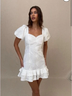 studentklänning  - skit snygg studentklänning från Nelly nypris 600kr🥰 aldrig använd