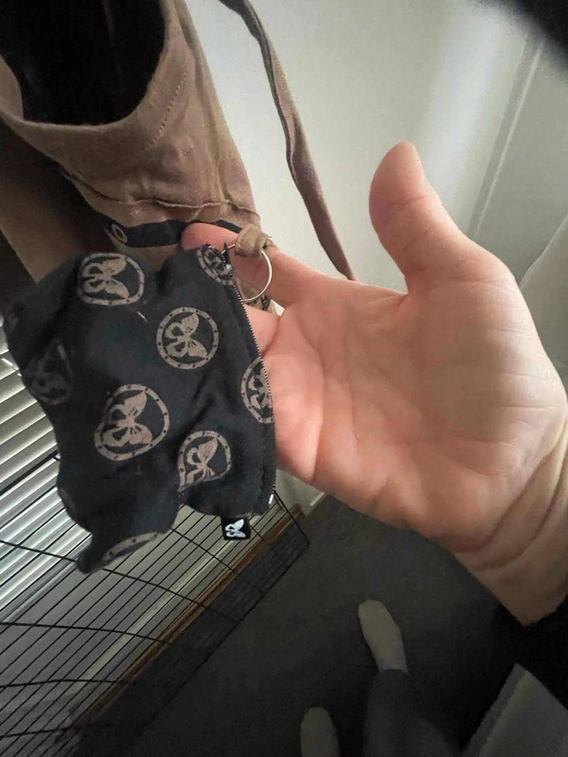 Brun shoppingväska med fjärilar från Hängmatts - 1