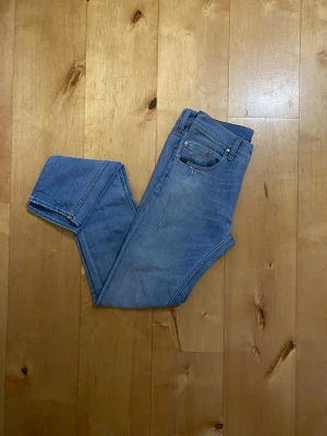 Ljusblå slim fit jeans från Tiger Of Sweden - Storlek 29/34 | Färg ljusblå | Skick 9,5/10 | Skriv för om du har några funderingar 💪🏼🤝