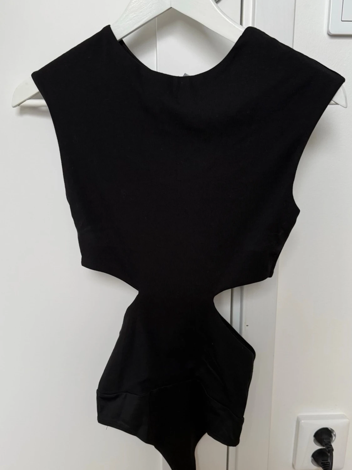 Svart cut out body - 2