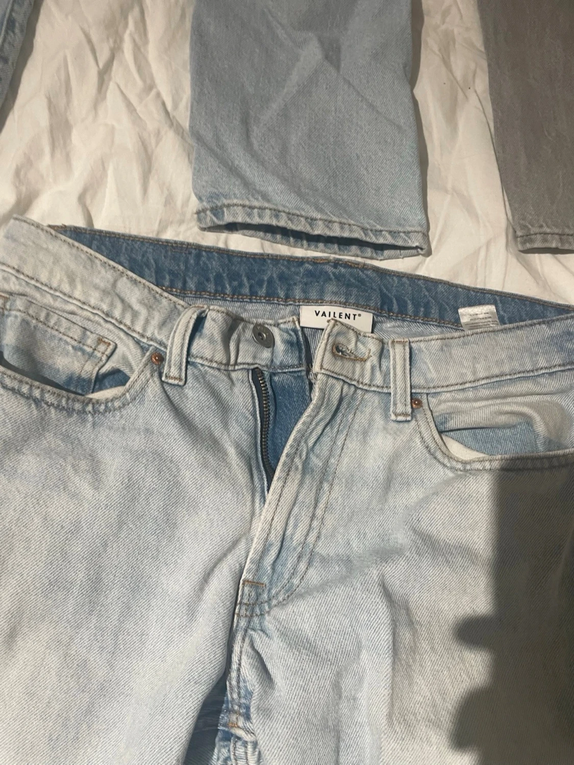 Ljusblå raka jeans från Valient - 2