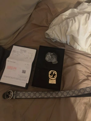 Gucci bälte beige - Säljer denna gucci bälten som man kan byta ut gg märken som ni ser på bilden. Box ingår kvitto ingår. Pris kan diskuteras 