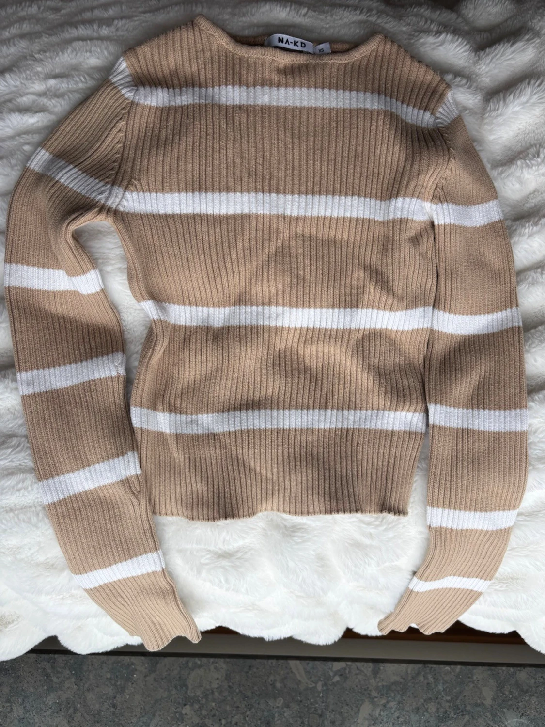 Beige och vit randig stickad tröja NA-KD - 1