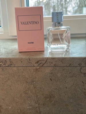Valentino Valentina Eau de Parfum 50ml - Valentino Valentina parfym, helt oanvänd ändas testat en gång! OBS pris går att diskuteras!