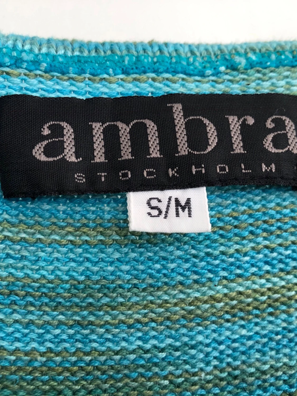 Stickad klänning i tirkosa toner från Ambra Stl S/M - 2