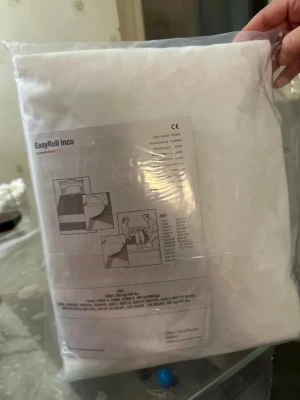 EasyRoll Inco glidlakan vit - Säljer ett EasyRoll Inco glidlakan i vitt från Direct Healthcare Group. Lakanet är tillverkat i ett slätt material och används för att underlätta förflyttning i säng. Perfekt hjälpmedel för vård eller omsorg.