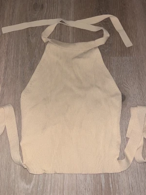 Topp - 🤎Topp från zara i beige/creme färg storlek S🤎