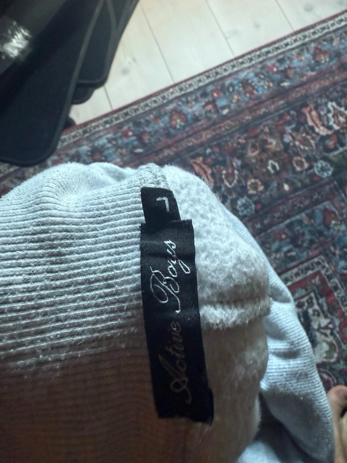Grå mjukisbyxor med brodyr - 4