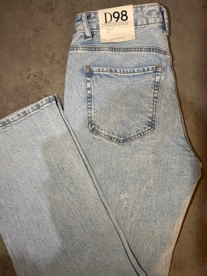 Ljusblå raka jeans Stradivarius D98 - Ljusblå raka jeans från Stradivarius, modell D98 Straight Vintage.  Aldrig använt 