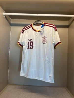 Spanien borta ställ - 👕Storlek:S Namn:LAMINE YAMAL #19 VM 2026 📦Fraktar samma eller nästa dag. 💬 SKRIV OM NI HAR FRÅGOR!