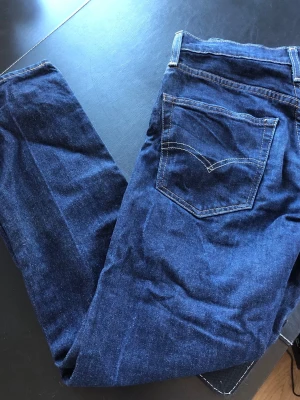 Levi’s 502 - Säljer ett par riktigt snygga Levi’s. Storleken på jeansen är W30 L30. Passar XS/S/M. Perfekta till vardagslooken och passar till det mesta. Säljs för 149kr pga att jag inte får användning av dem och nypris är 700-1000kr!