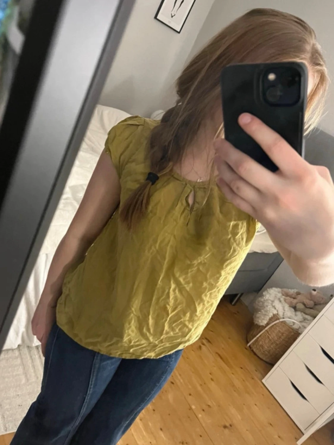 Olivgrön/gulaktig blus med kort ärm