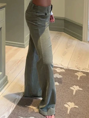 Design by Si byxor - Gröna byxor från Design by Si i storlek S💚 Använt endast ett fåtal gånger