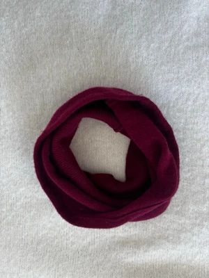 Vinröd kashmirbuff - Buff gjord på 100% återvunnen kashmir💕💕