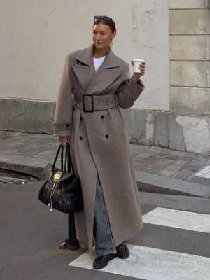 Kappa - Slutsåld kappa från sjd wardrobe (sanna jörnviks klädmärke). Ny med lapp kvar. Originalpria 4599kr. Skriv vid intresse 🥰