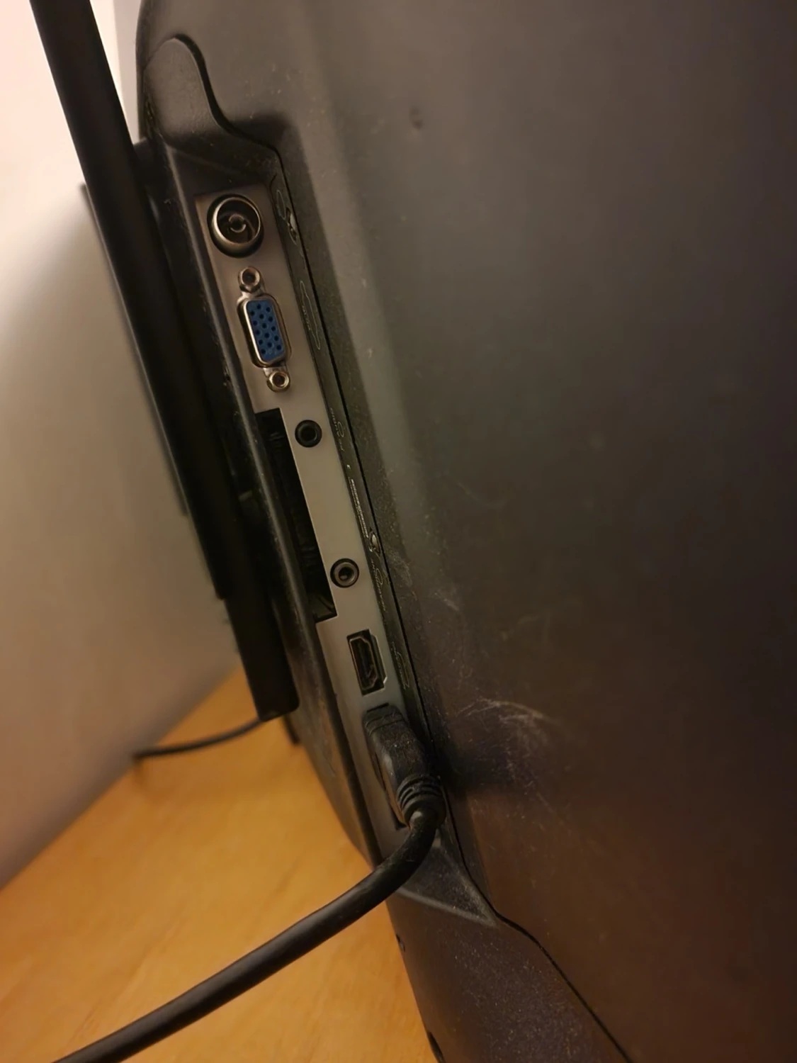 Ps4 1tb + 2 kontroller + Skärm - 6