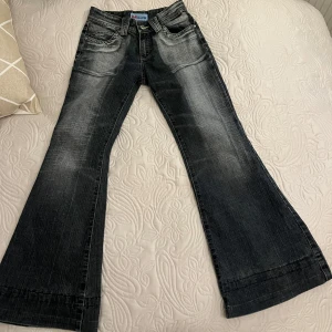 Low waist bootcut jeans - Snygga och coola bootcut jeans! W30 L32💕💕