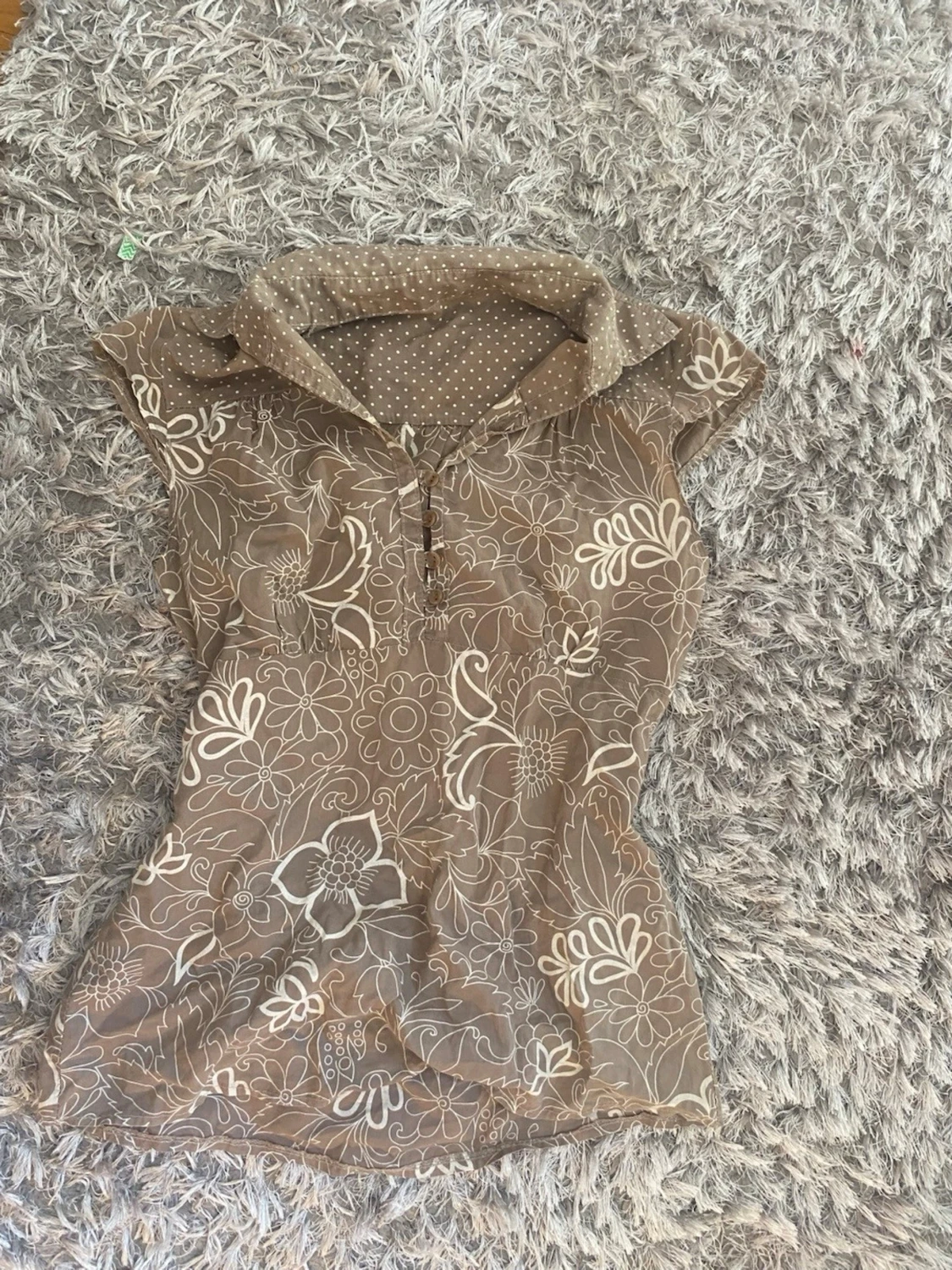 Brun / beige blommig blus