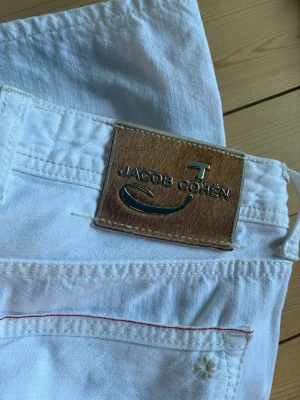 Jacob Cohën limited edition  - Säljer dessa vita riktigt snygga Jacob cohën jeans! Strl 34