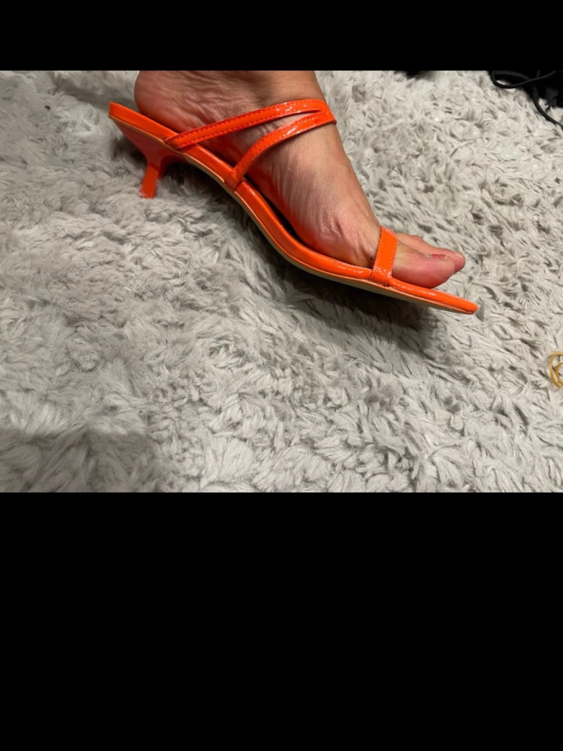 Neonorange sandaletter med smala remmar - 1