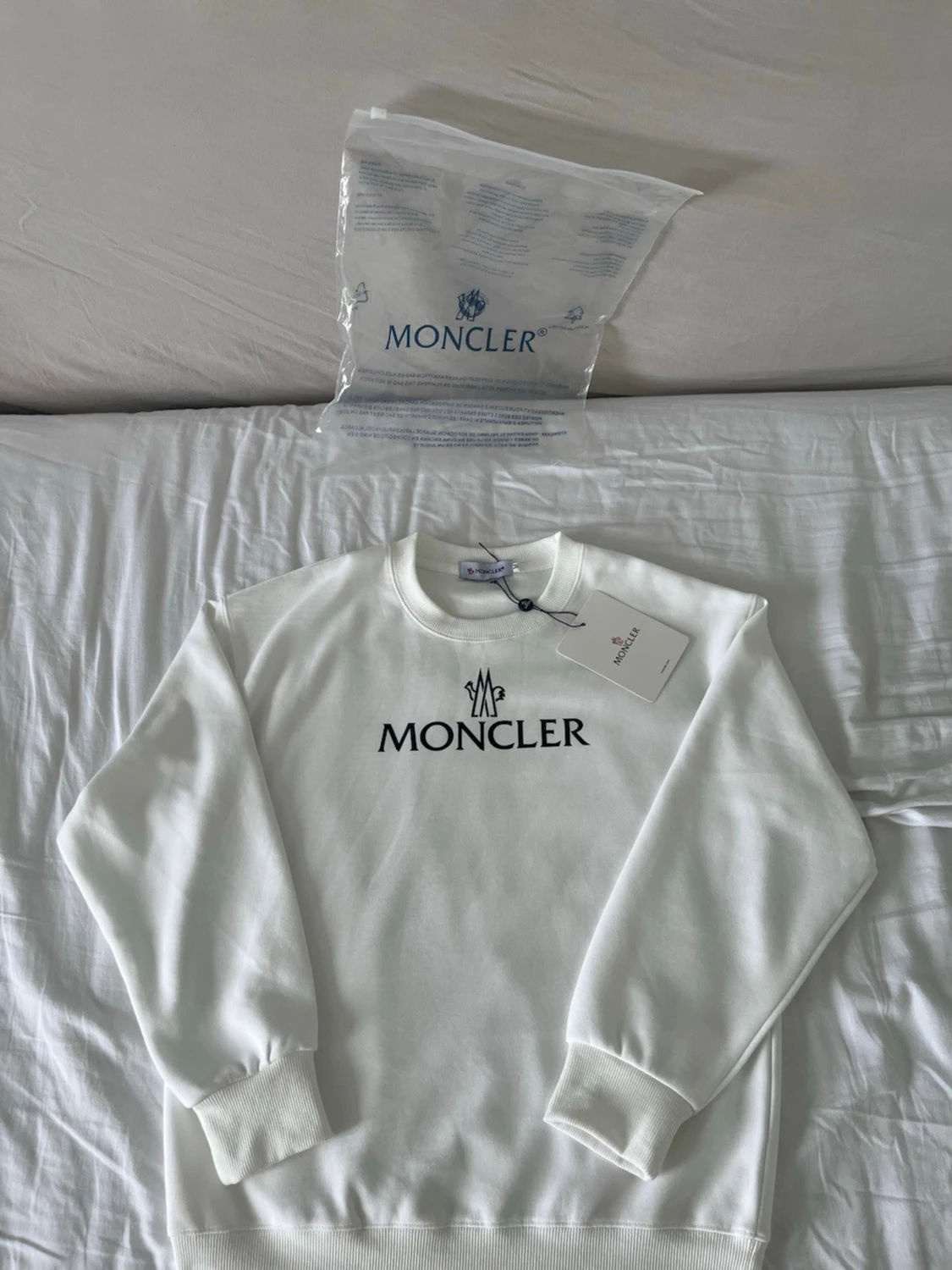 Vit sweatshirt från Moncler