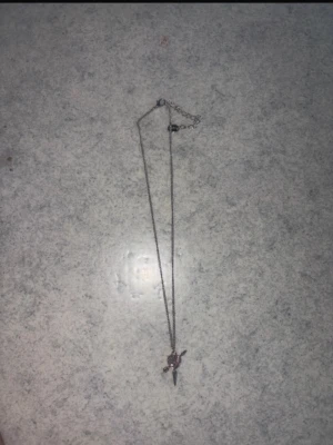 Nytt halsband ifrån ur och penn - Aldrig använt köpt för 99 kr