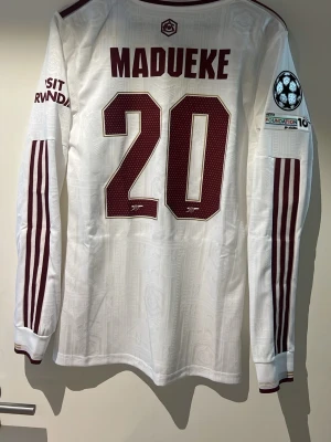 Arsenal tröja Madueke  - En Arsenal tröja med Madueke i Spelar Version, Storlek L helt ny