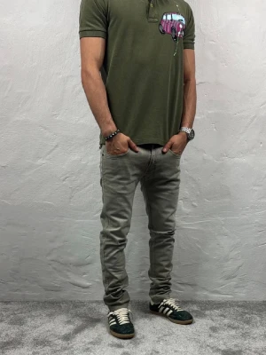 Replay jeans  - Ett par riktigt snygga jeans från Replay i storlek W30 L30 i modellen Anbbas 