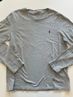 Grå långärmad topp Polo Ralph Lauren - Snygg grå långärmad tröja från Polo Ralph