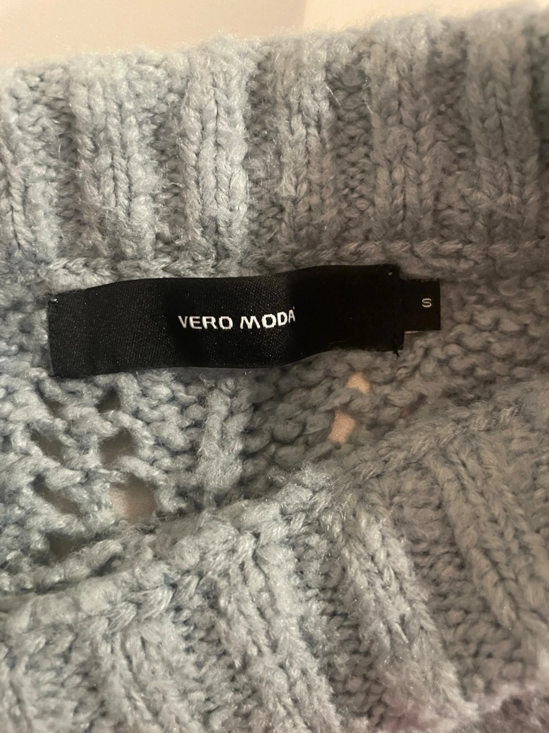 Blå stickad tröja med hålmönster - 2