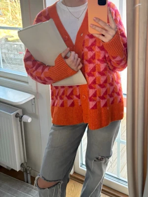 Färgglad kofta  - Superfin färgglad kofta från Zara!! Storlek S men oversized.