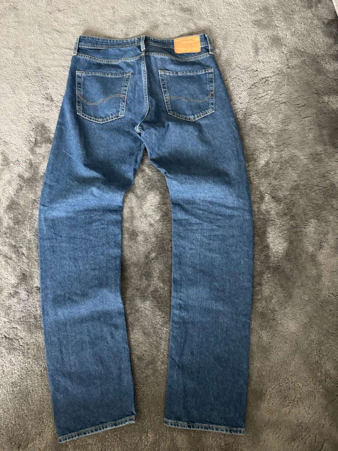 Blå raka jeans från Jack and Jones  - 1