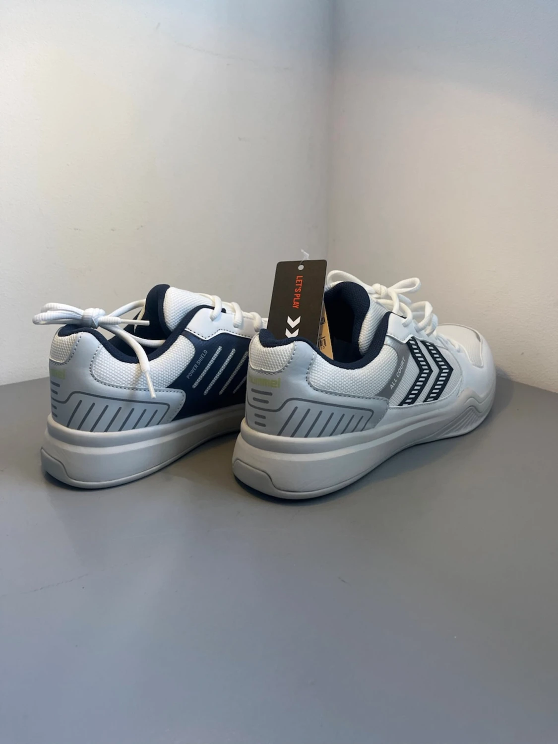 Vita Hummel sneakers med svarta detaljer - 6