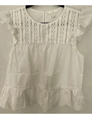 Bluss - En vit blus från hm 