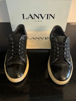 Lanvin Skor - Feta Lanvin skor i blå | UK 9 som motsvarar ca 43-44 | Dem är i ett bra skick få tecken av användning | Lanvin-dustbag följer med | Tveka inte att kontakta oss vid minsta fundering!