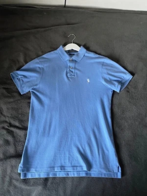 Ralph lauren pike - Ljusblå piké storlek s slim fit i mycket bra skick