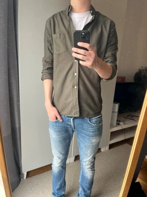 A Days March skjorta - Hej! Säljer denna snygga skjorta från A Days March! Mycket gott skick, kontakta mig vid linsta fråga! //Nils- storlek M fits S