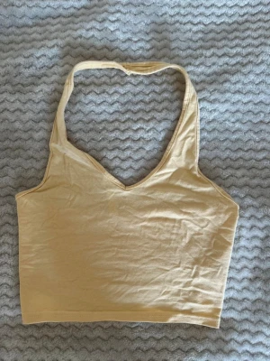 Gul halterneck topp - Storlek S. Aldrig använts. 🌸