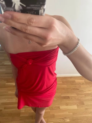 Bandeau klänning - Lappar kvar!! stretchigt tyg