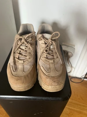 Vår skor  - Stolek 37 andvänd många djur finns i hemmet 