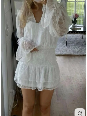 SÖKER dennna kläning vet någon vart den är ifrån snälla skrivvv -  Vill så mycket kunna ha den här klänning till skolavslutningen om man vet vart den är ifrån eller En liknande snälla skriv