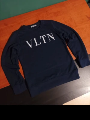 Valentino tröja - En snygg tjocktröja från valentino i storlek S