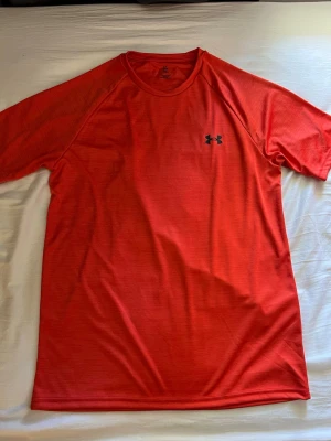 Under Armour T-shirt  - Storlek S 