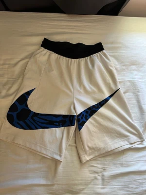 Nike Shorts  - Storlek S