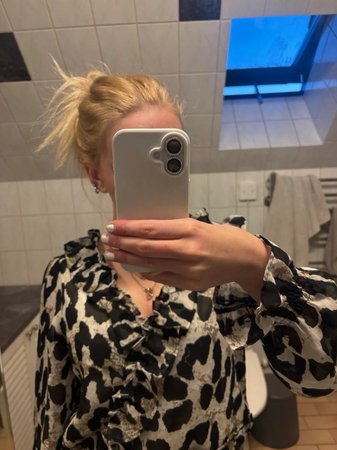 Leopardmönstrad volangblus