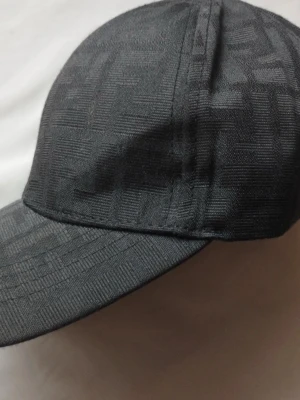 Fendi keps  - Använder inte sån stil längre 