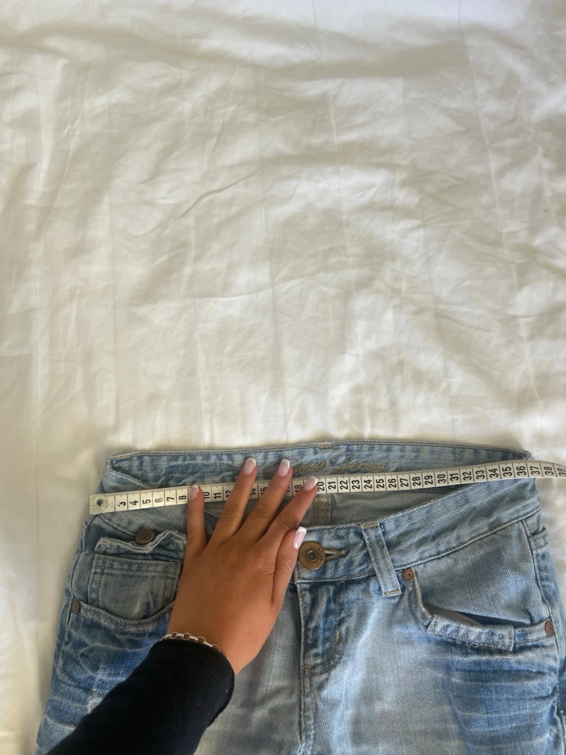 Ljusblå slitna bootcut jeans - 4